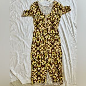 Anthropology dress stretch with reach color is stunning ❤️❤️